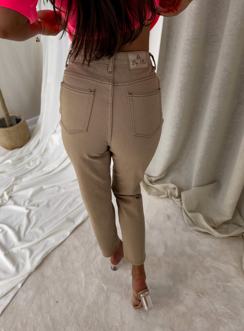 Jeansy MOM FIT – ciemny beż - obrazek 4