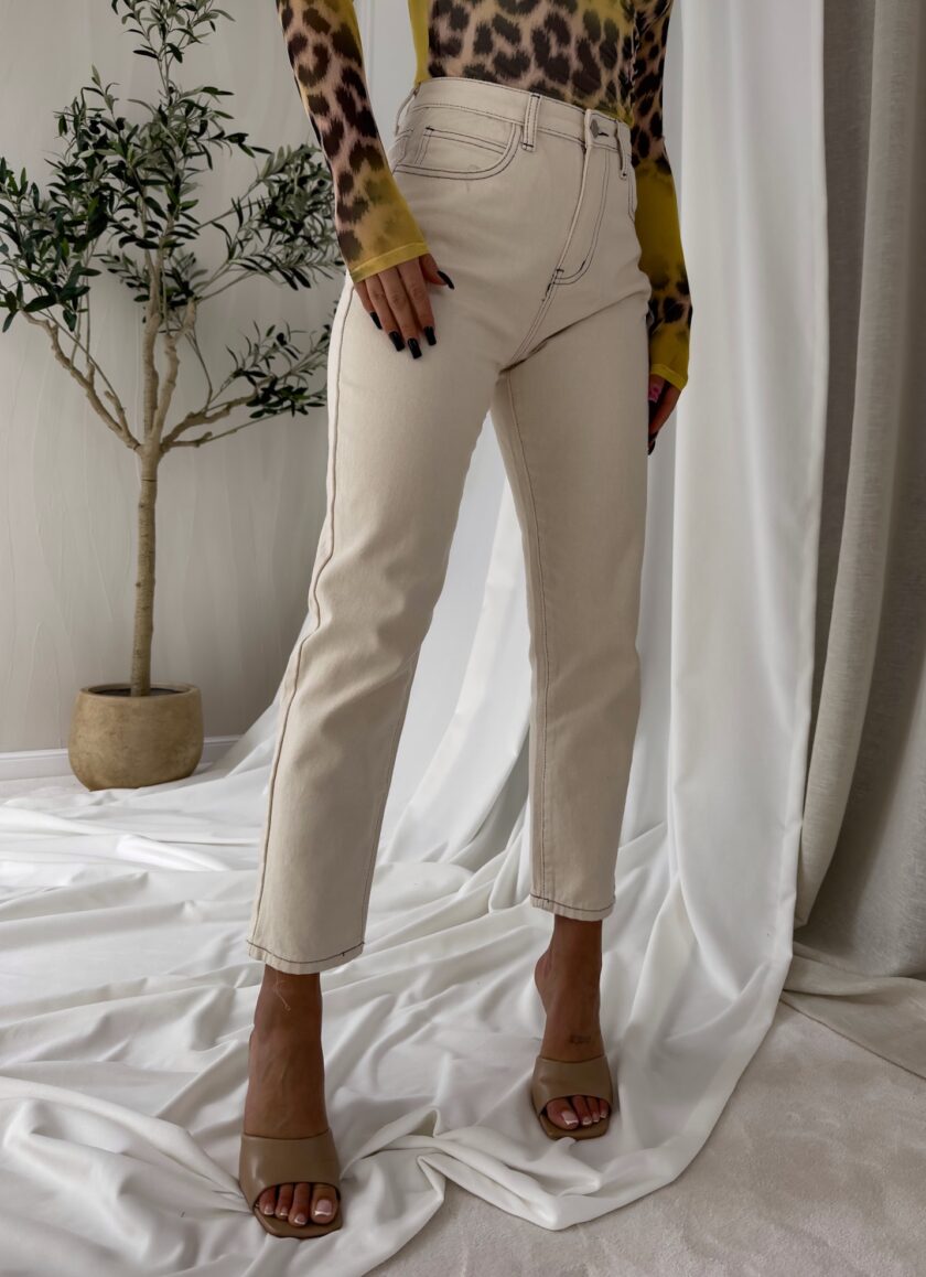 Jeansy MOM FIT – jasny beż