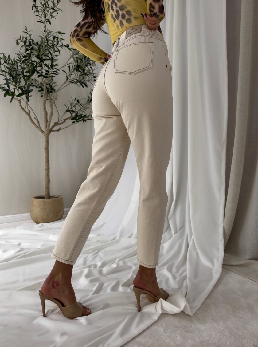 Jeansy MOM FIT – jasny beż - obrazek 11