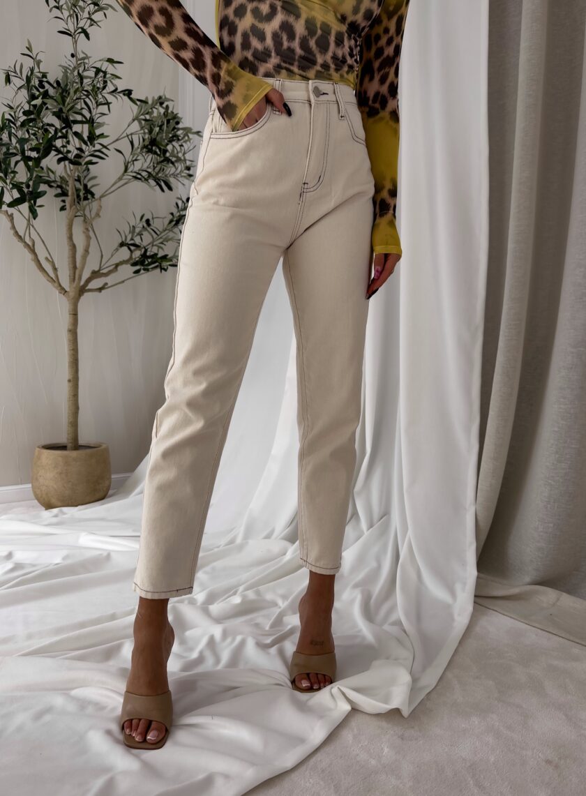 Jeansy MOM FIT – jasny beż - obrazek 4