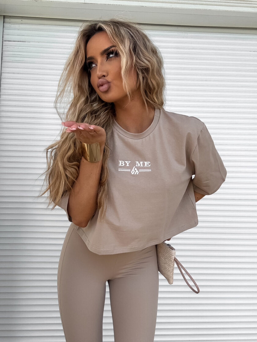 T-shirt pudełkowy BOSSY - ciemny beż - obrazek 2