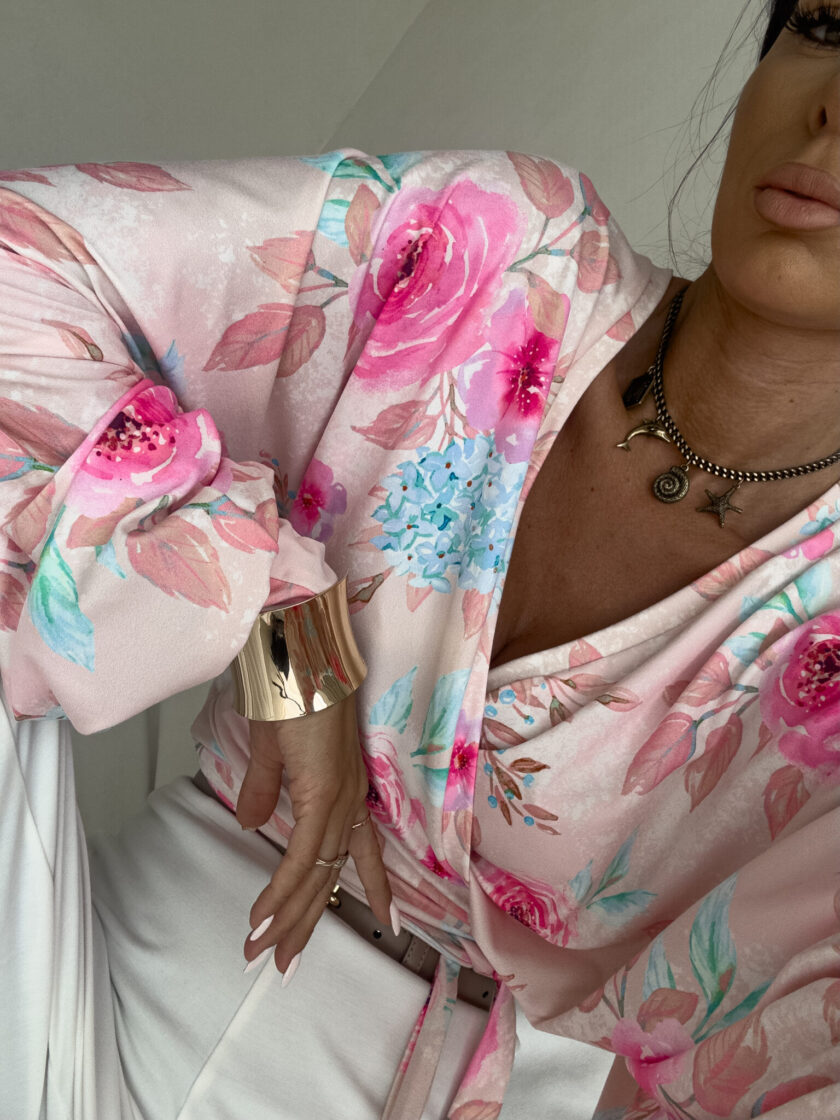 Bluzka KAIRA print róża – pastel - obrazek 2