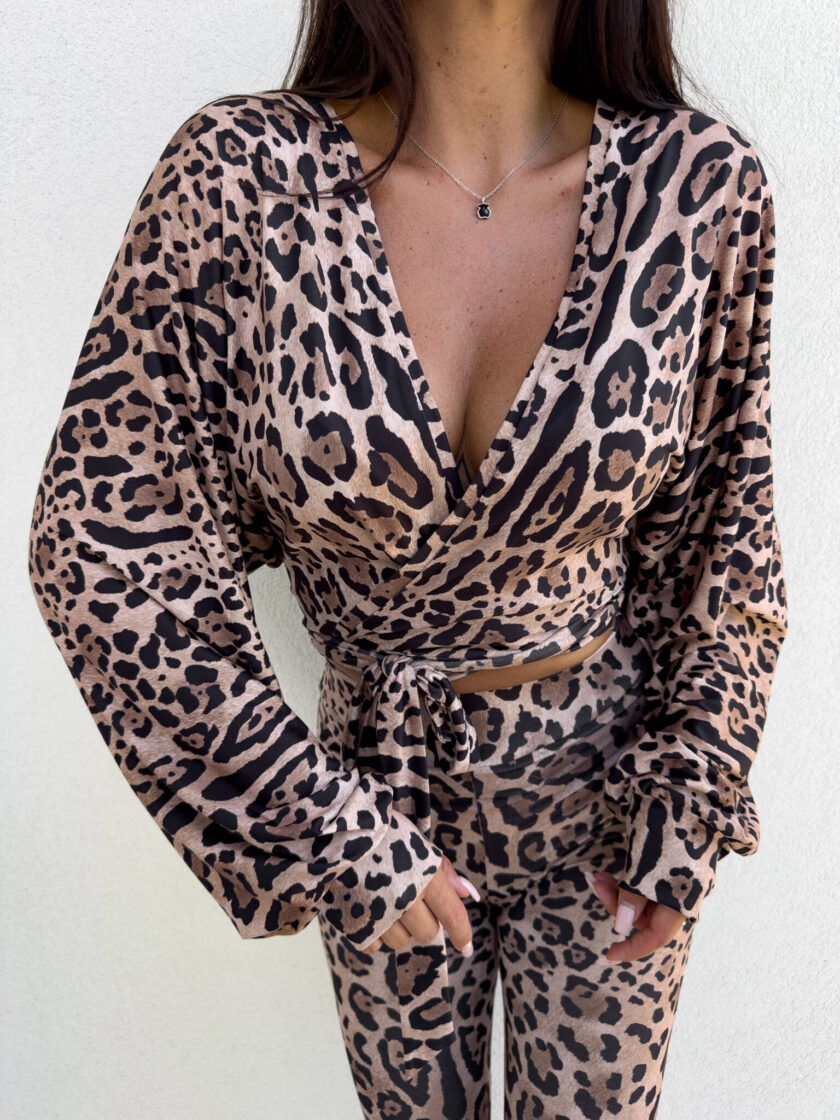 Bluzka KAIRA print pantera – beżowo-czarna