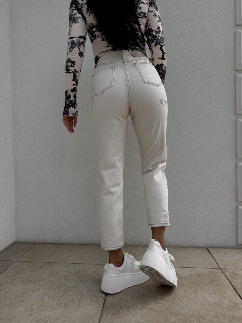 Jeansy MOM FIT BLESS – beżowe - obrazek 4