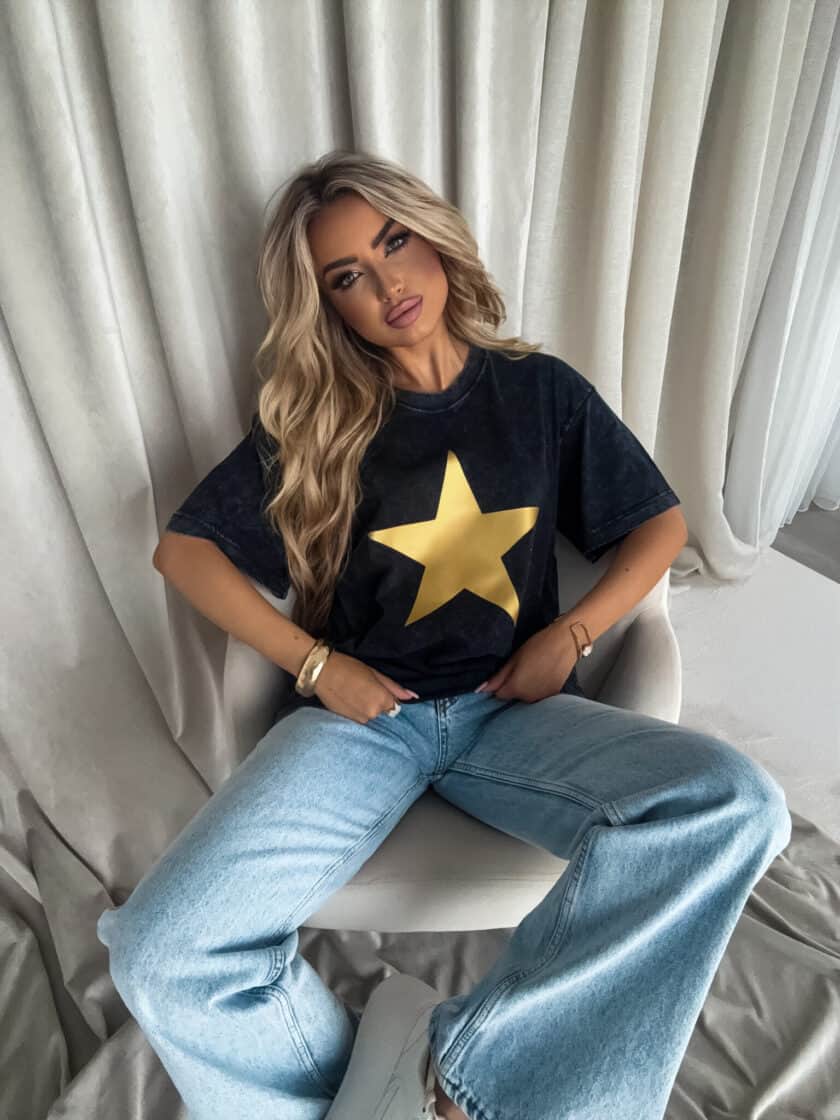 Dekatyzowany t-shirt STAR - czarny