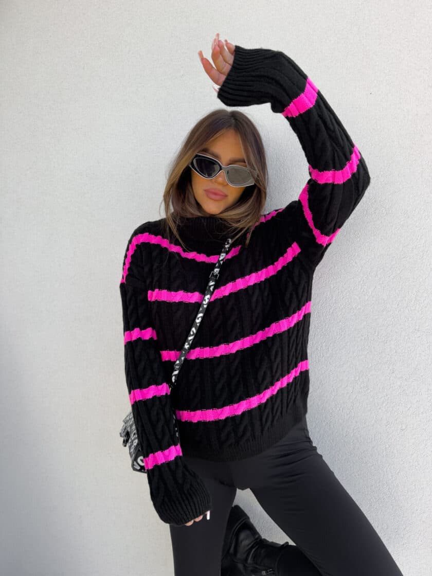 Sweter golf INKO pasy - czarno-różowe - obrazek 5