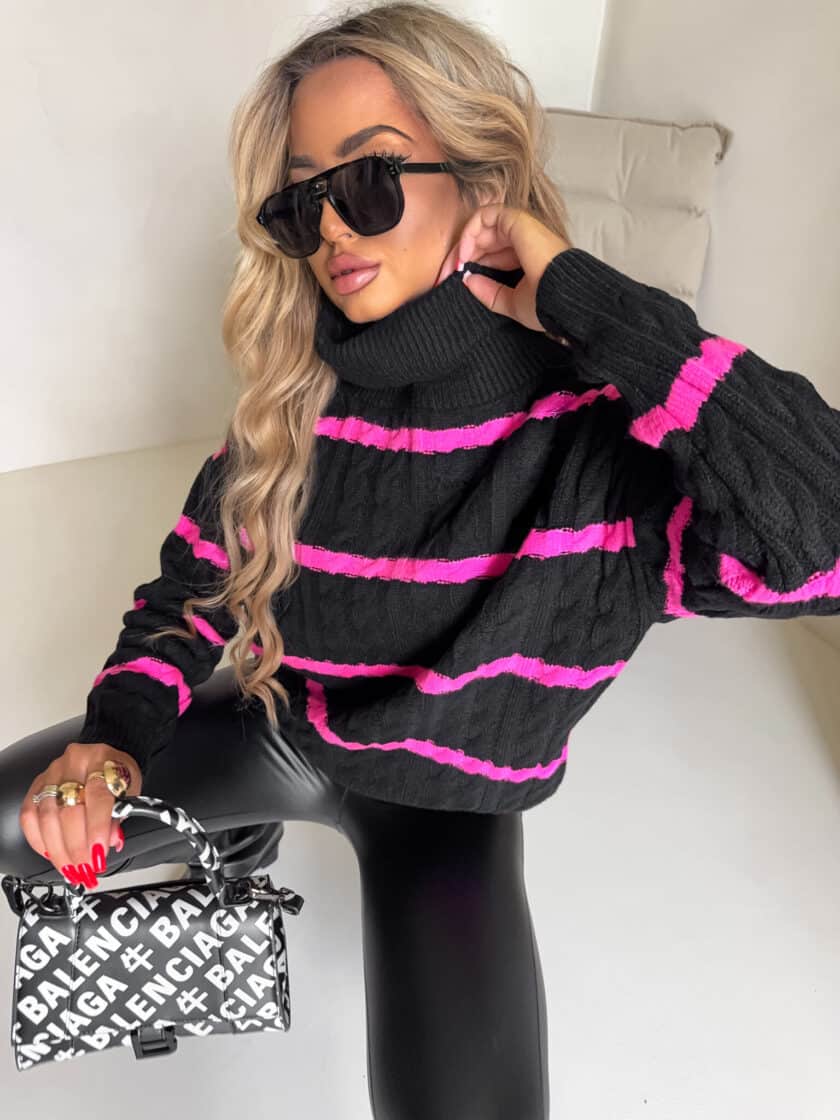 Sweter golf INKO pasy - czarno-różowe - obrazek 2