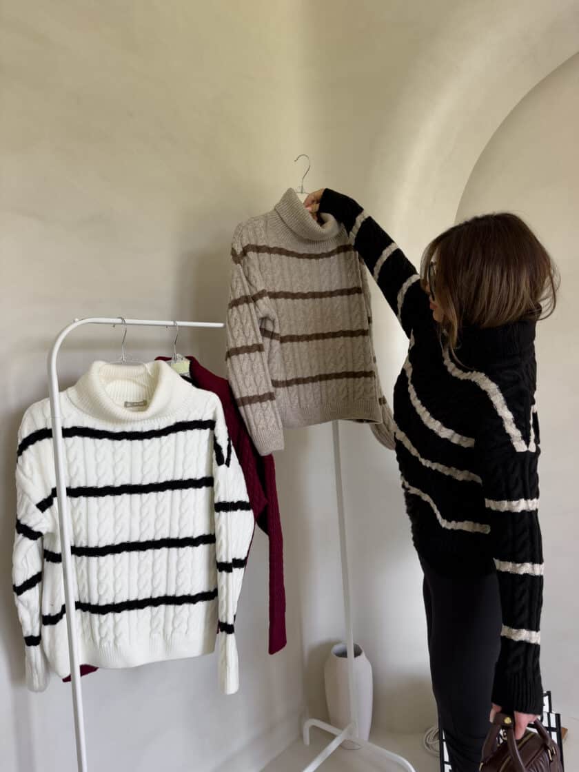 Sweter golf INKO pasy - czarno-beżowe - obrazek 3