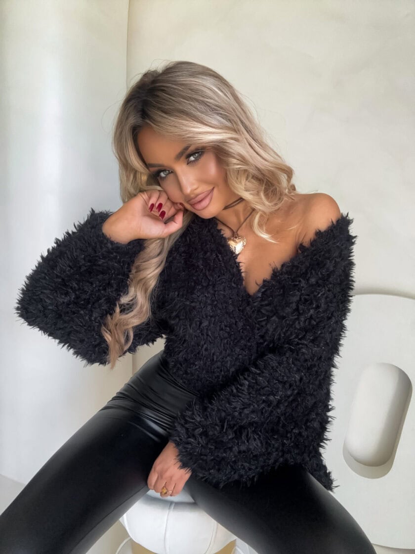 Bluzka KAIRA SHAGGY – czarna - obrazek 3