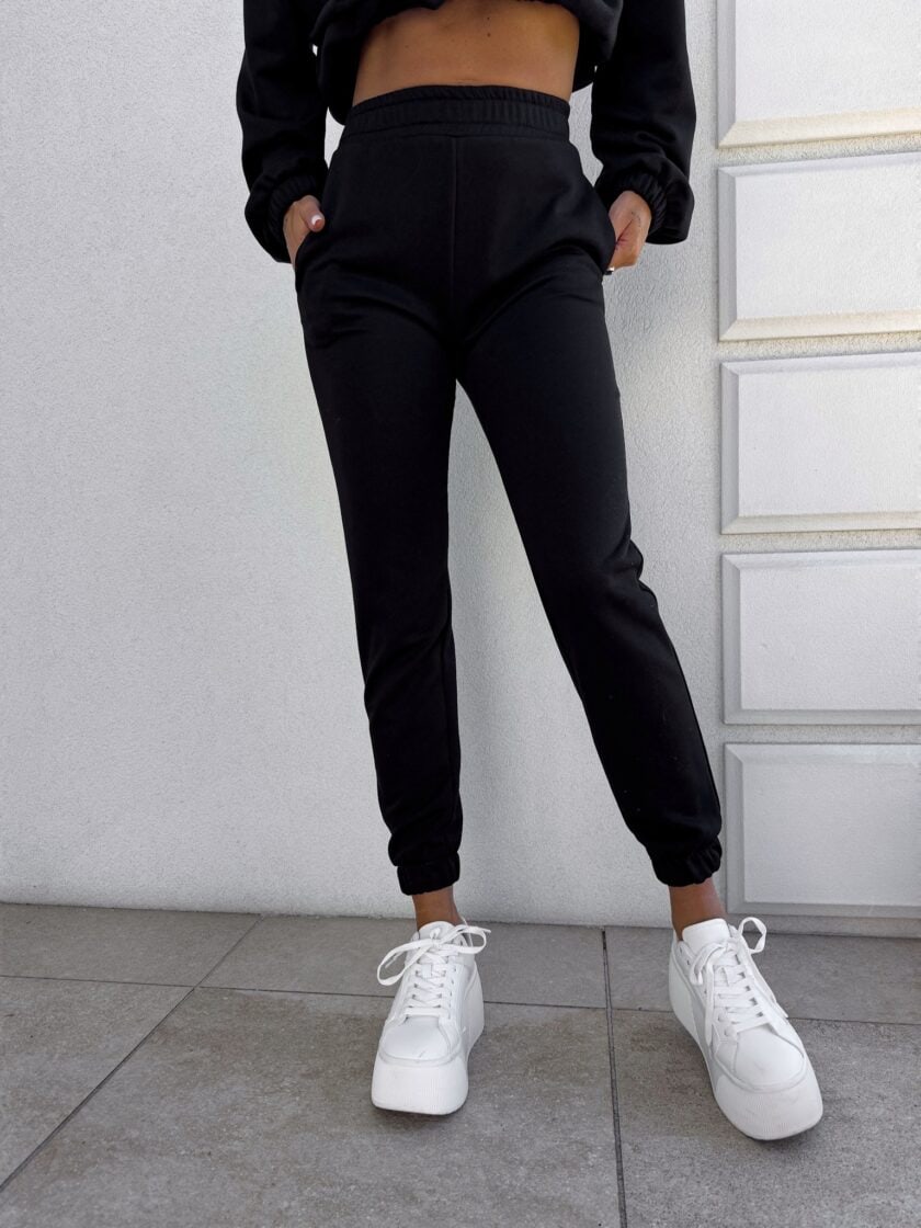 Spodnie dresowe CLASSIC - czarne - obrazek 3