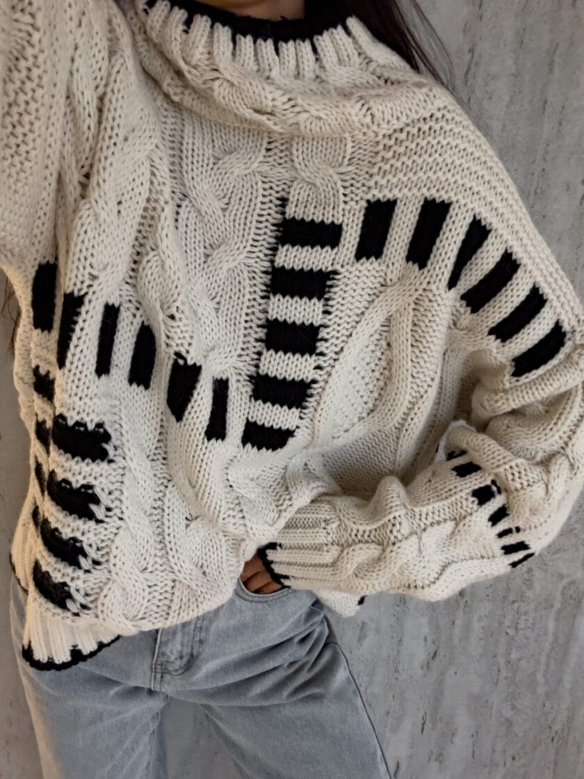 Sweter golf TRAIN – ecru - obrazek 10