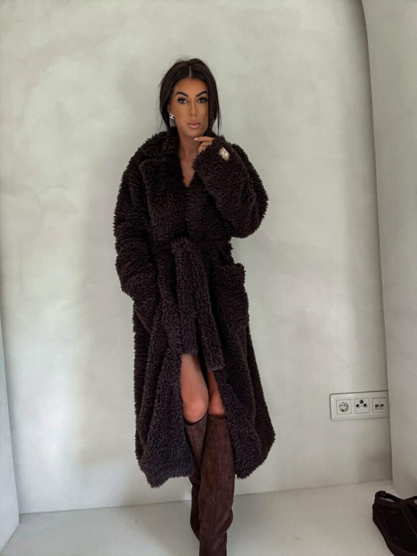 Płaszcz FUR – czekoladowy - obrazek 3