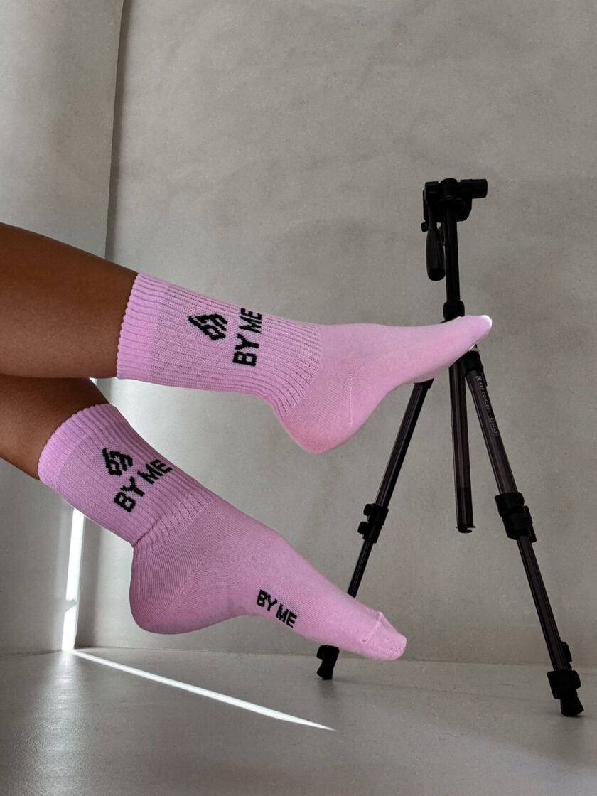 Skarpetki By Me – różowe z czarnym logo - obrazek 2
