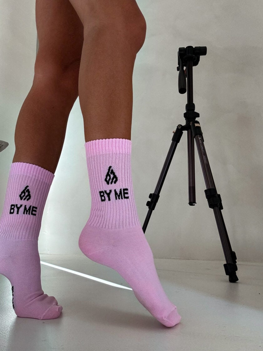 Skarpetki By Me – różowe z czarnym logo - obrazek 5