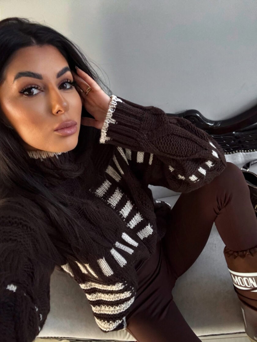 Sweter golf TRAIN – czekoladowo-beżowy - obrazek 5