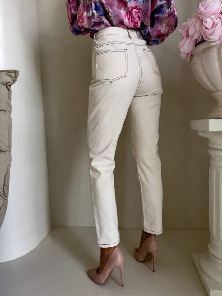 Jeansy MOM FIT HOLES – jasny beż - obrazek 4