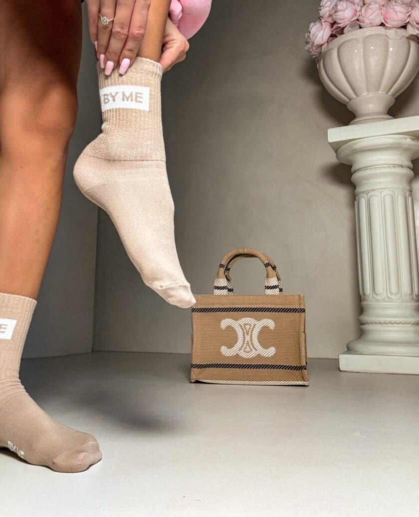 Skarpetki GUESSY – beżowe - obrazek 7