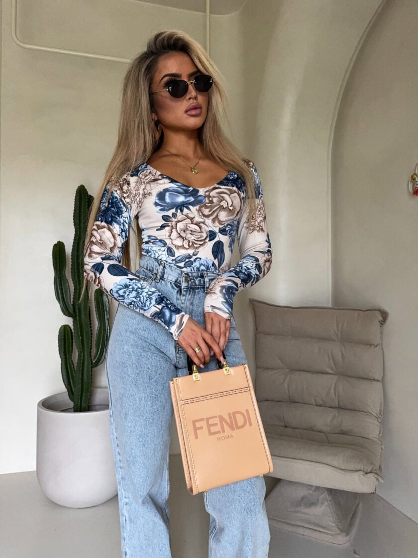 Bluzka VENEZIA print - niebiesko-biała - obrazek 3