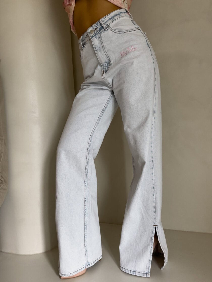 Jeansy FLARED pink one – jasny niebieski - obrazek 13