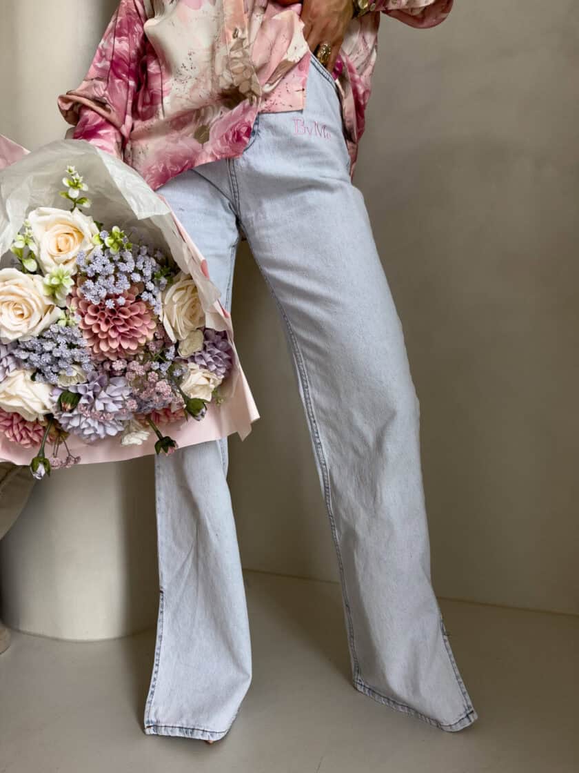 Jeansy FLARED pink one – jasny niebieski - obrazek 11