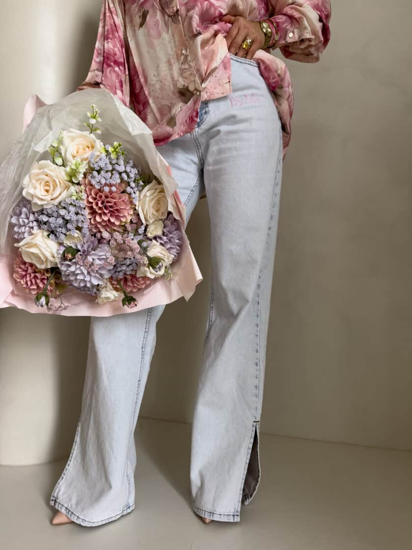 Jeansy FLARED pink one – jasny niebieski - obrazek 3