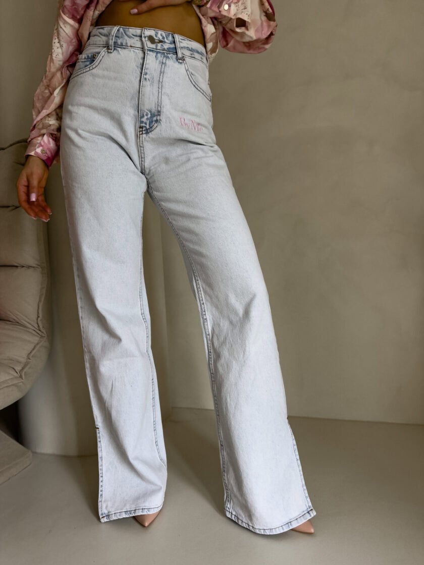 Jeansy FLARED pink one – jasny niebieski - obrazek 17