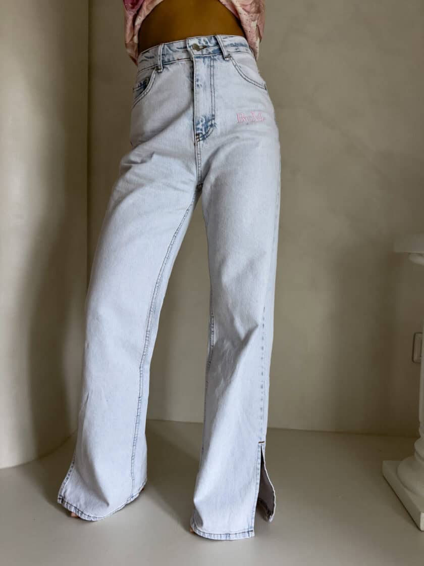 Jeansy FLARED pink one – jasny niebieski - obrazek 19