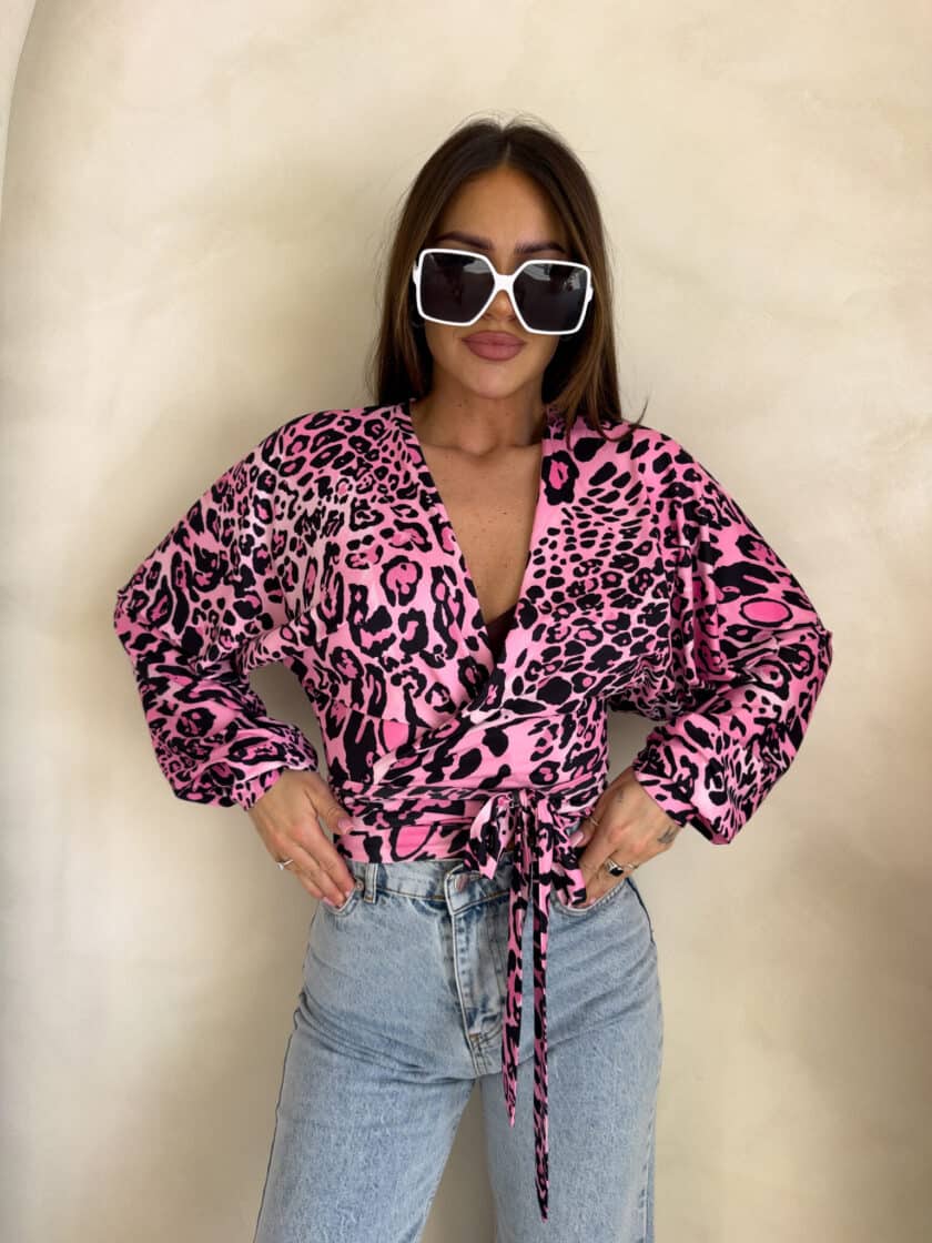 Bluzka KAIRA print pantera – różowo-czarna - obrazek 4