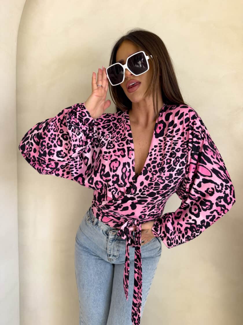 Bluzka KAIRA print pantera – różowo-czarna - obrazek 6