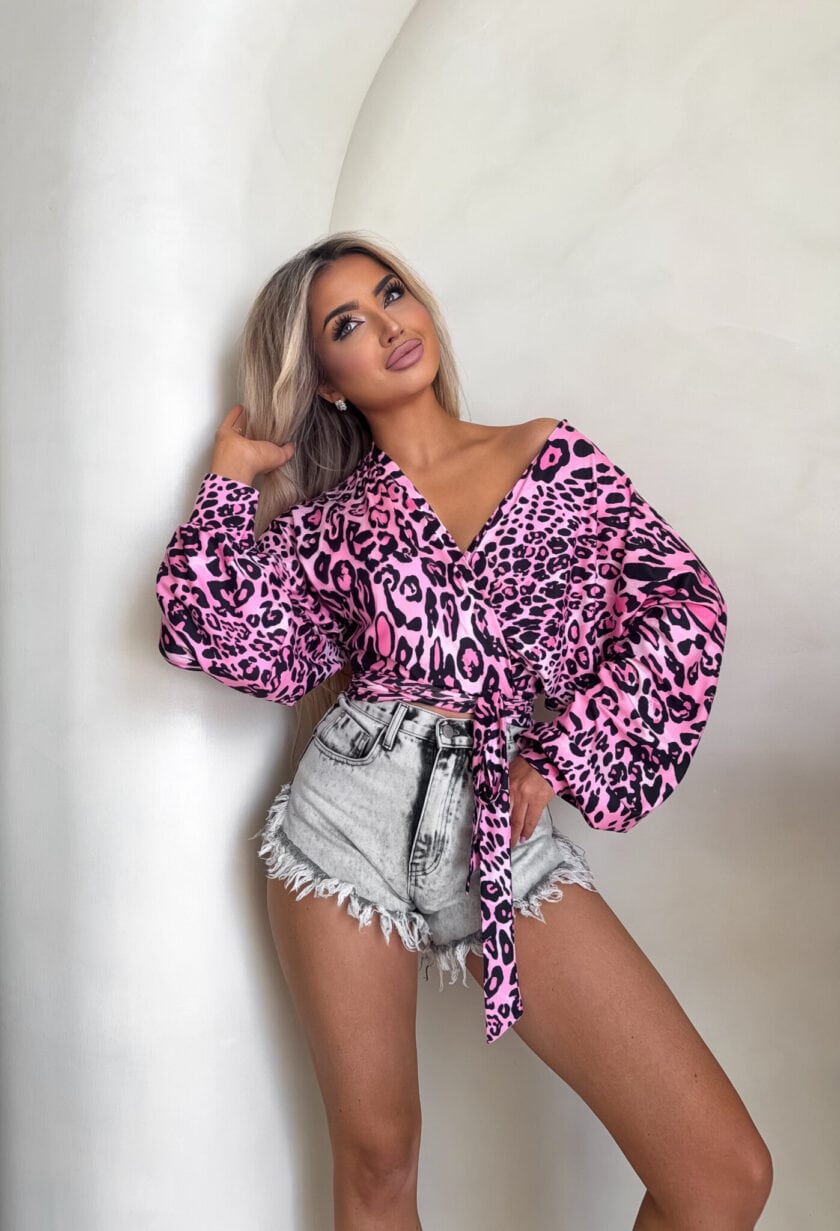 Bluzka KAIRA print pantera – różowo-czarna - obrazek 8