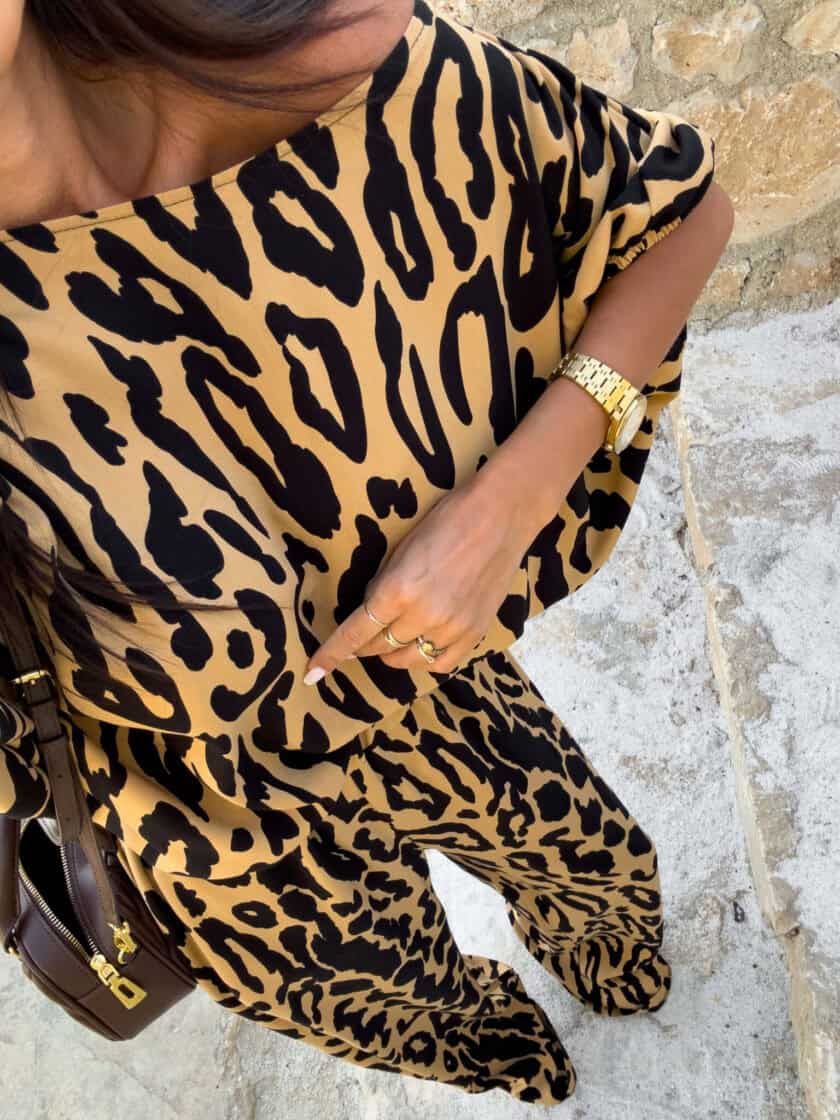 Komplet LUXE print pantera – beżowo-czarna - obrazek 2