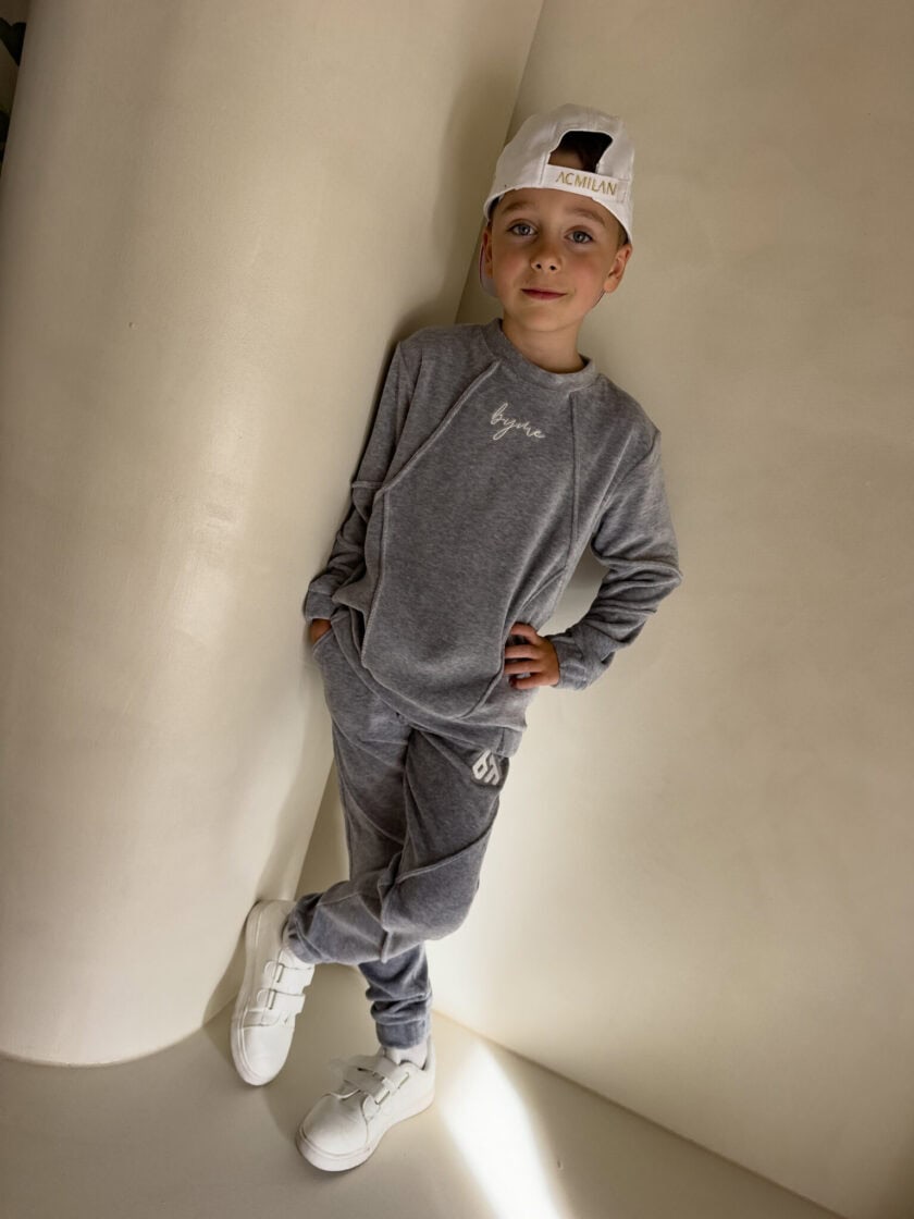 Komplet dziecięcy przez głowę BOY welur – szary - obrazek 7